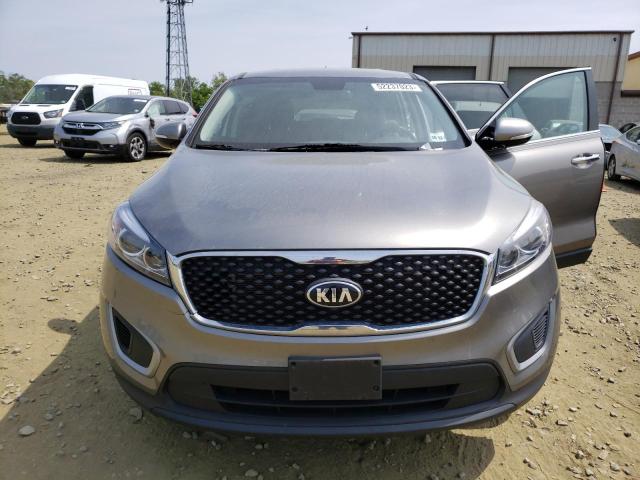 VIN 5XYPG4A30HG193525 2017 KIA Sorento, LX no.5