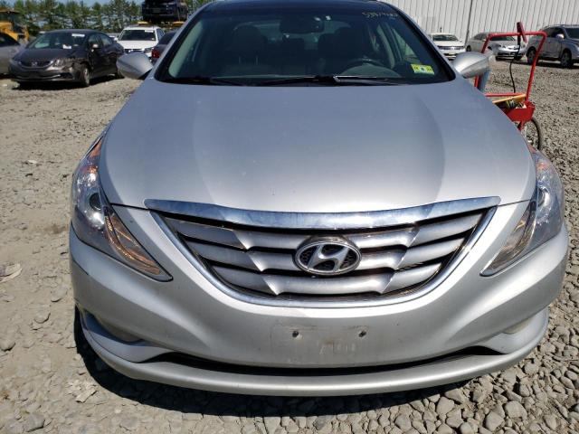 VIN: 5NPEC4AC8DH533512 Auction: COPART Lot: 53874123 Location: NJ - TRENTON 5NPEC4AC8DH533512 HYUNDAI SONATA 2013 SILVER Photo 5