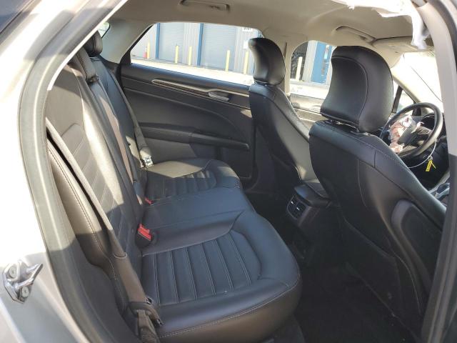 3FA6P0HDXFR258215 Ford FUSION SE