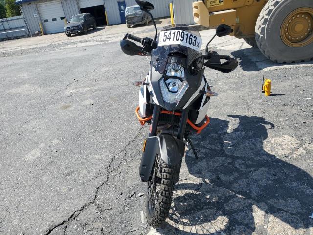 2018 KTM 1090 ADVEN - VBKV49401JM988875