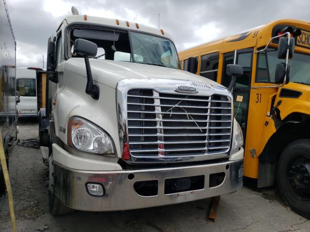 Salvage cars for sale from Copart Fort Wayne, IN: 2015 Freightliner Cascadia 125
