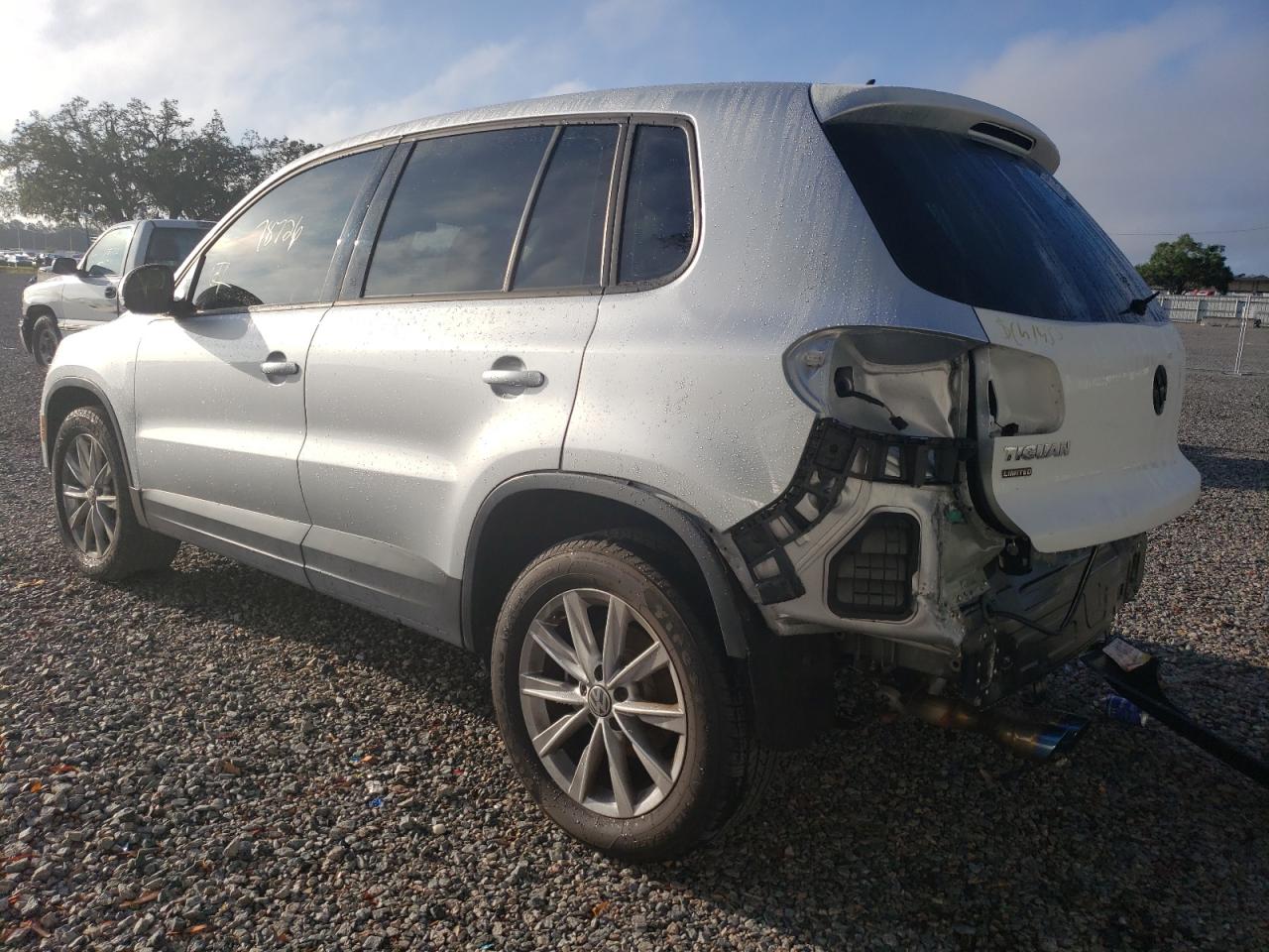 WVGAV7AXXJK001944 2018 Volkswagen Tiguan Limited