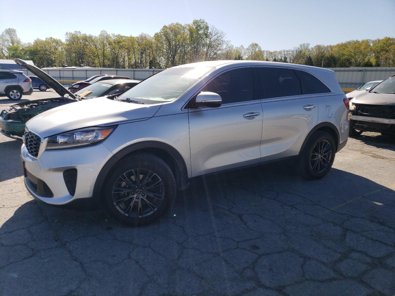 2019 Kia Sorento L vin: 5XYPG4A36KG587845