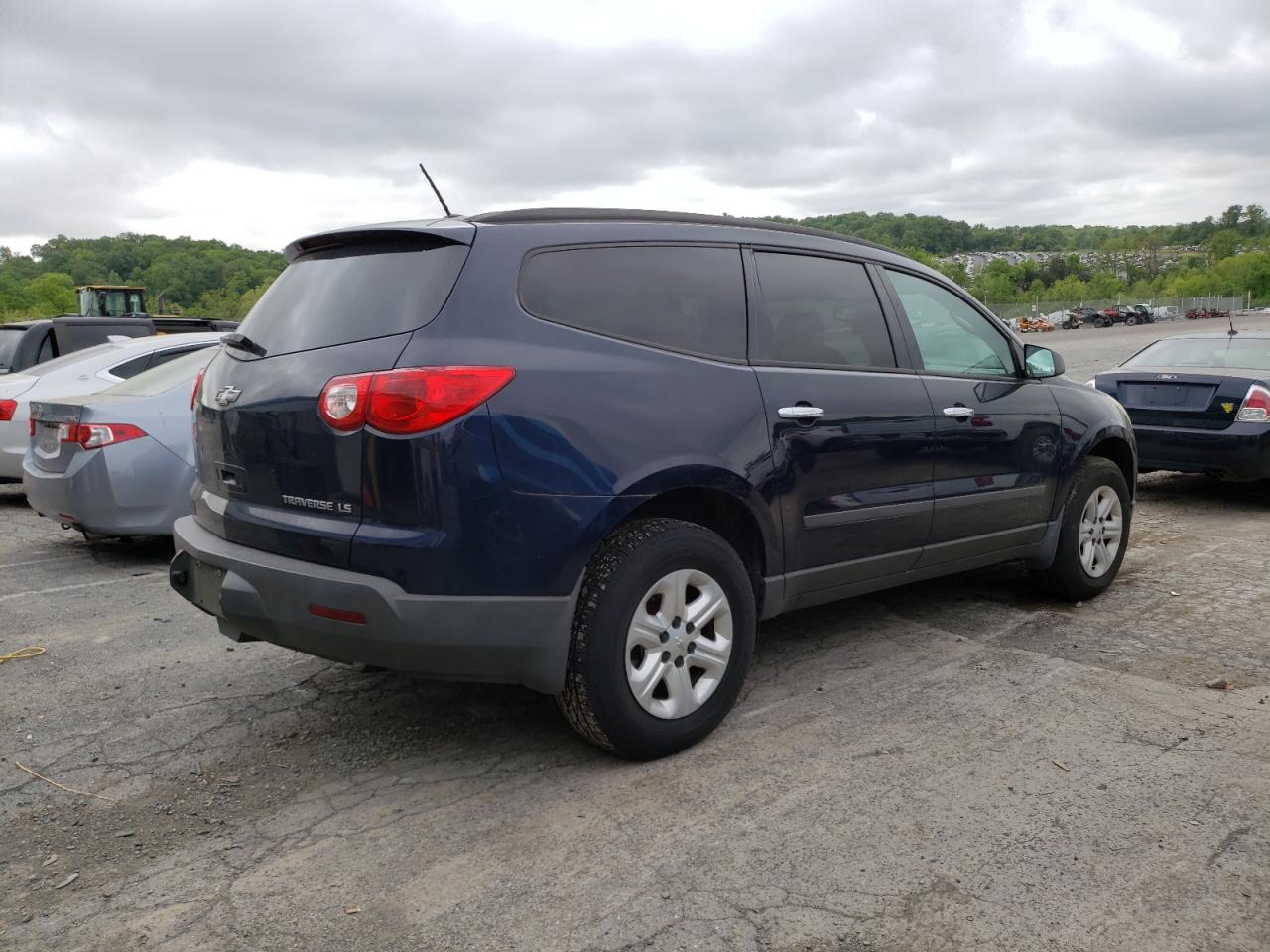 Lot #2079572335 2011 CHEVROLET TRAVERSE L