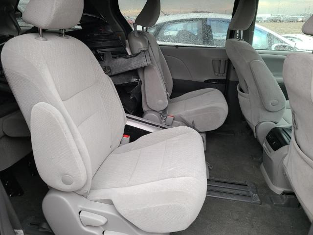 5TDKZ3DC9KS976945 Toyota SIENNA LE
