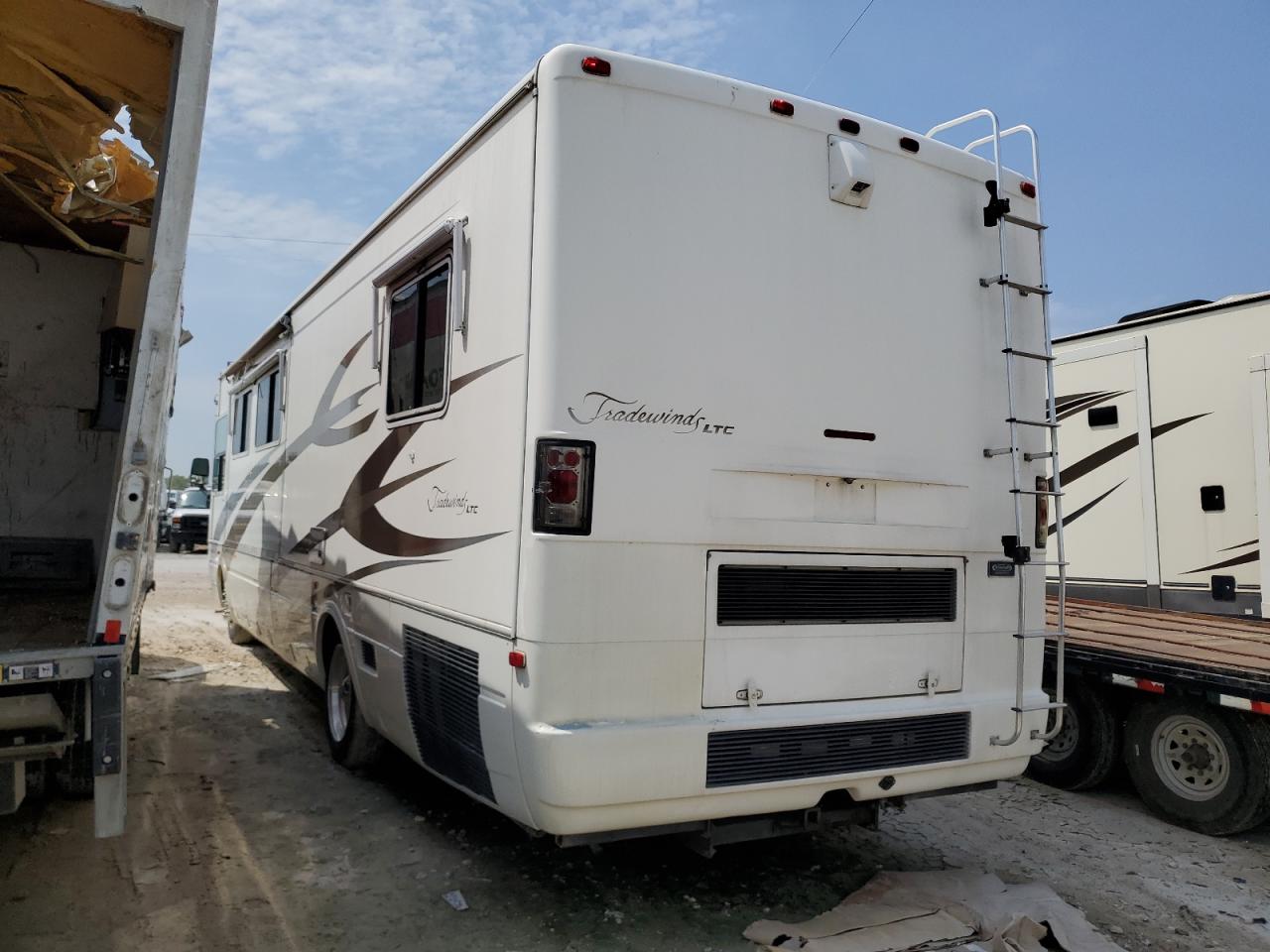 2001 National Rv 2001 Freightliner Chassis X Line Motor Home For Sale