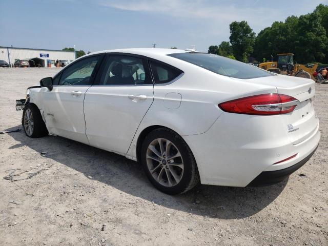 3FA6P0LU2KR137597 Ford Fusion SE 2