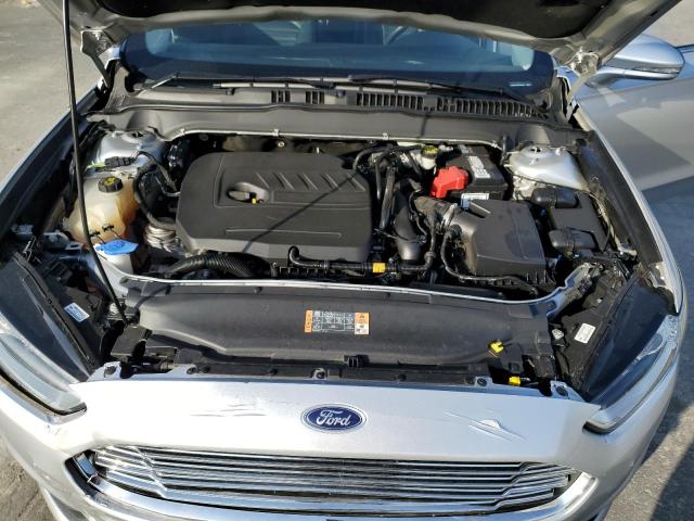 3FA6P0HDXFR258215 Ford FUSION SE