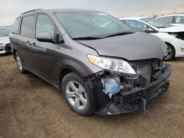 5TDKZ3DC9KS976945 Toyota SIENNA LE