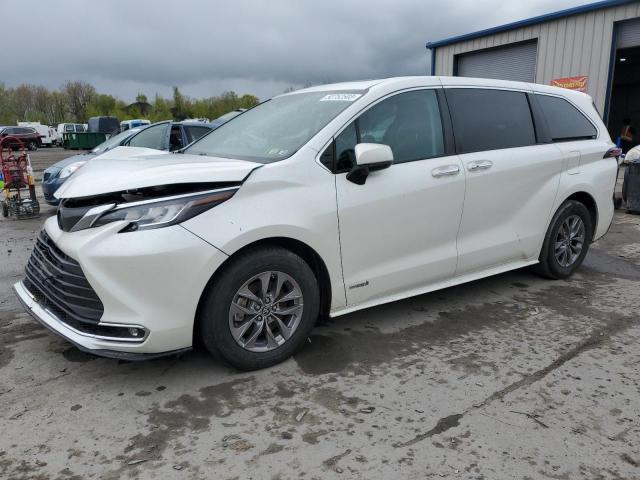 2021 Toyota Sienna XLE