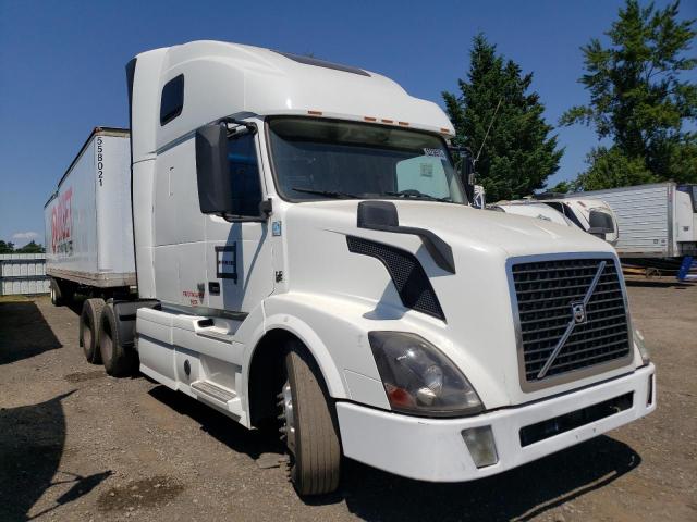 Salvage cars for sale from Copart Woodburn, OR: 2016 Volvo VN VNL