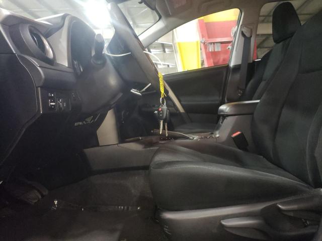 2T3BFREV1JW827177 Toyota RAV4 LE