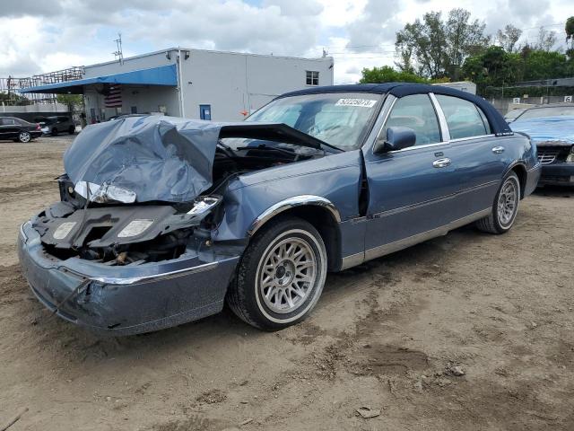 1LNHM82W0XY662076 1999 Lincoln Town Car Signature