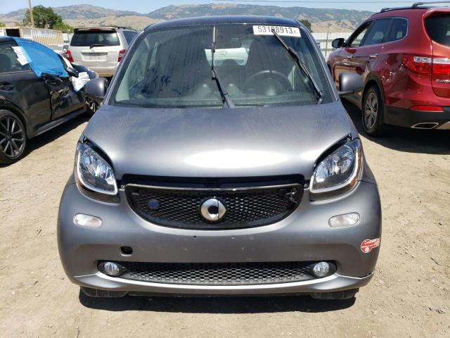 VIN WMEFJ9BA8JK283692 2018 Smart Fortwo no.5