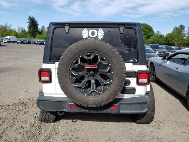 1C4HJXEGXJW108445 Jeep Wrangler Unlimited Sahara