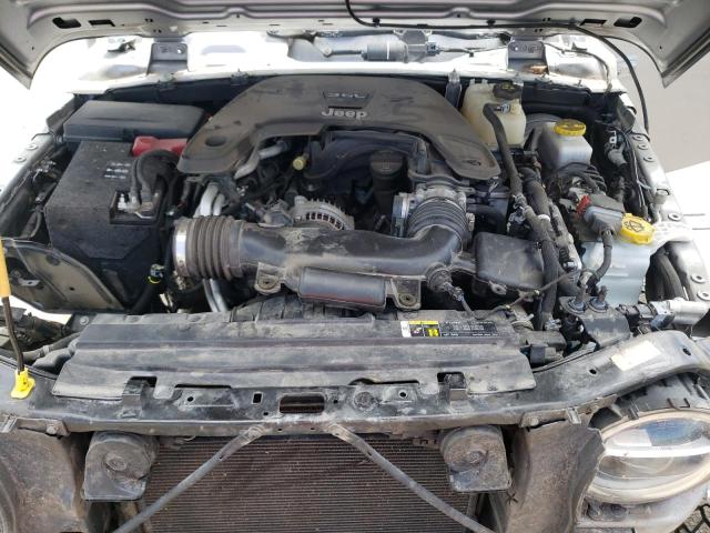 1C4HJXEG0JW107305 Jeep Wrangler Unlimited Sahara