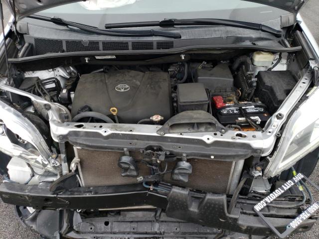 5TDYZ3DC8HS767070 Toyota SIENNA XLE