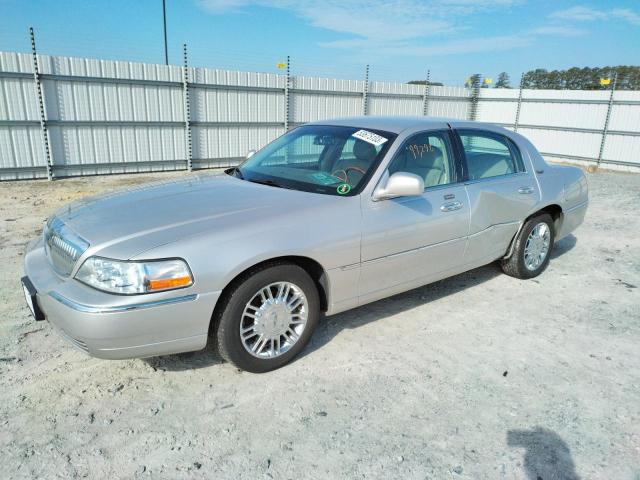 2010 Lincoln Town Car Signature Limited