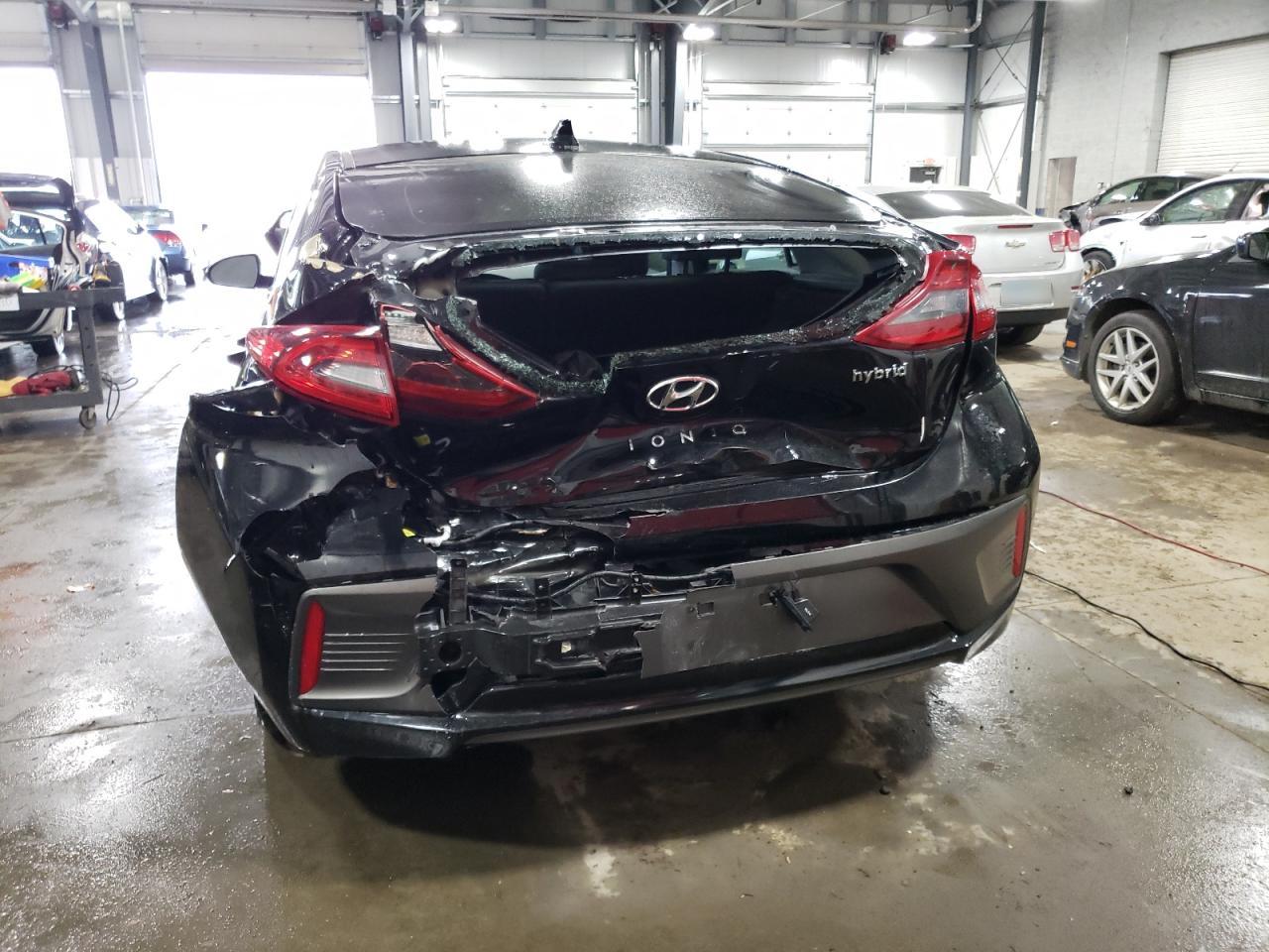 2018 Hyundai Ioniq Limited vin: KMHC85LC3JU072230