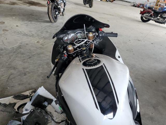 2017 SUZUKI GSX1300 RA JS1GX72B7H2100494