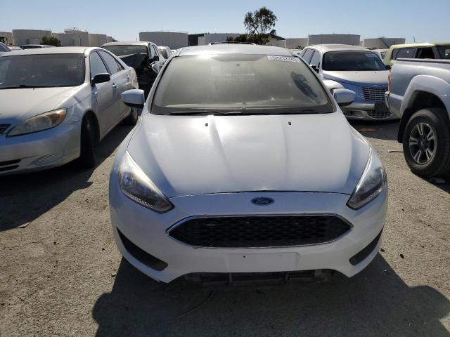 2018 Ford Focus Se VIN: 1FADP3F22JL236677 Lot: 52402403