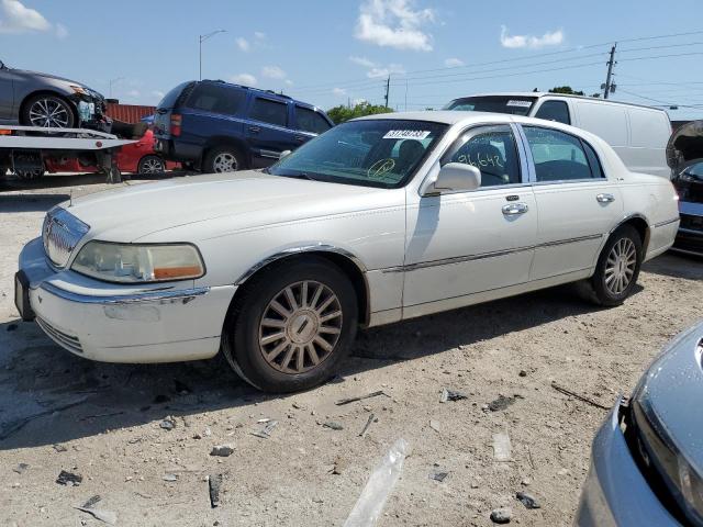 Salvage cars for sale from Copart Homestead, FL: 2003 Lincoln Town Car Executive