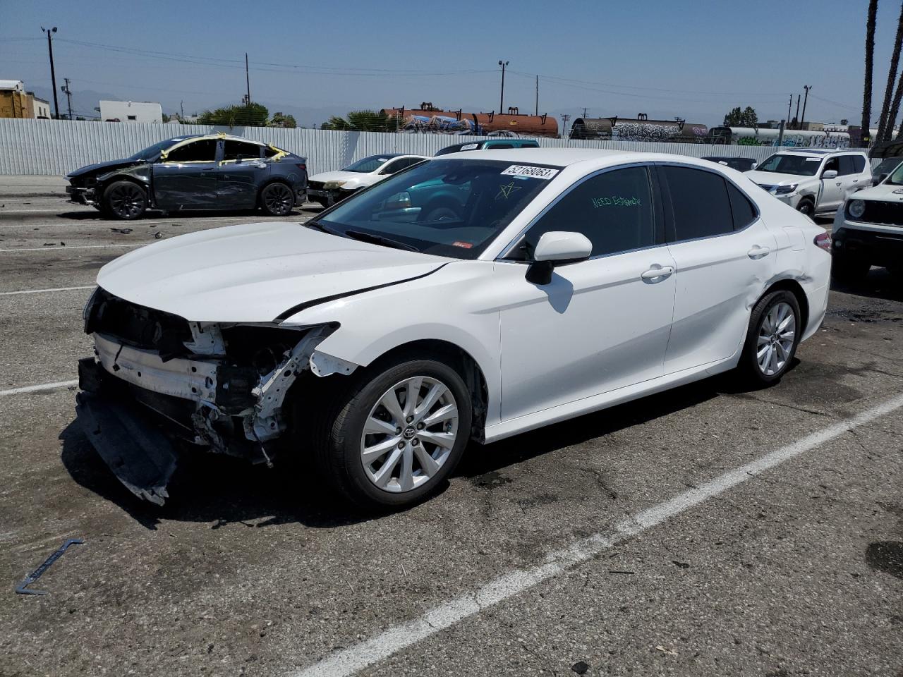 4T1B11HK2JU629086 TOYOTA CAMRY LE/X 2018