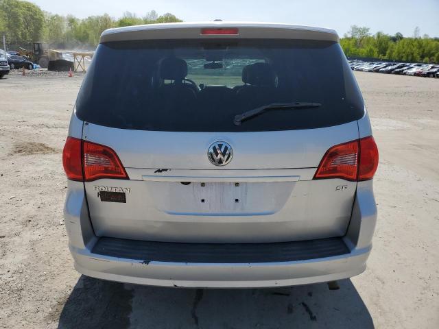 2V4RW3D13AR159182 2010 Volkswagen Routan Se