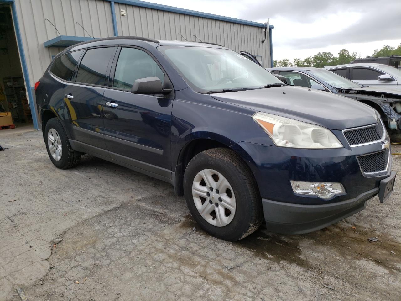 Lot #2079572335 2011 CHEVROLET TRAVERSE L