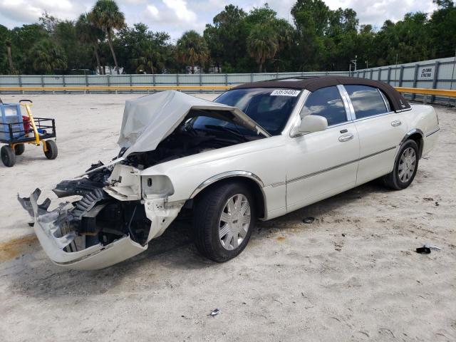 2005 Lincoln Town Car Signature Limited