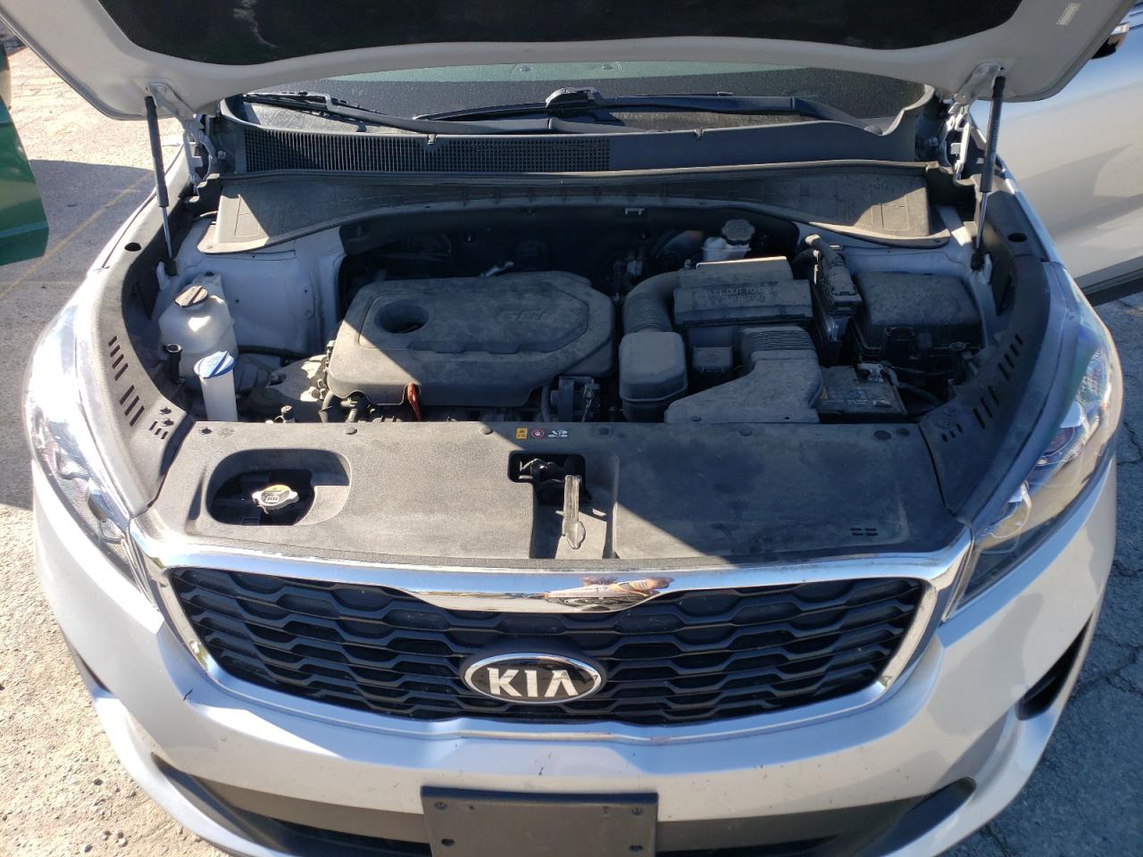 2019 Kia Sorento L vin: 5XYPG4A36KG587845