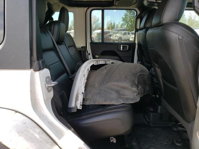 1C4HJXEGXJW108445 Jeep Wrangler Unlimited Sahara