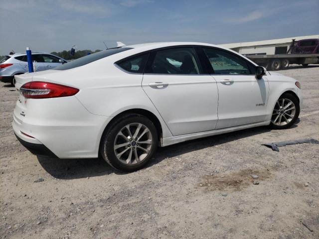 3FA6P0LU2KR137597 Ford Fusion SE 3