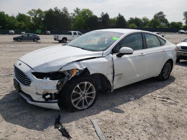 3FA6P0LU2KR137597 Ford Fusion SE