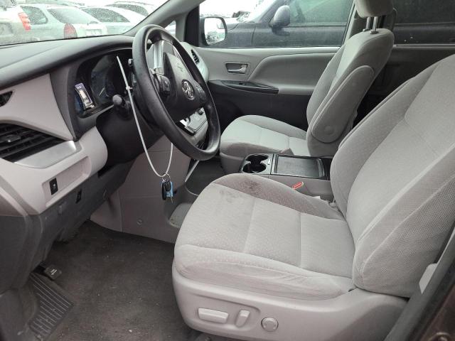 5TDKZ3DC9KS976945 Toyota SIENNA LE