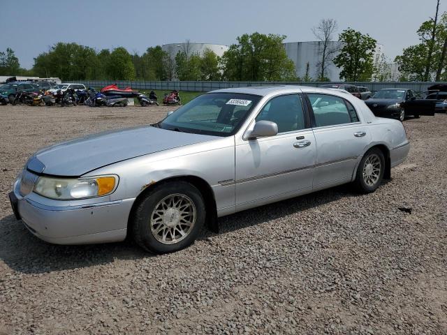 2002 Lincoln Town Car Signature