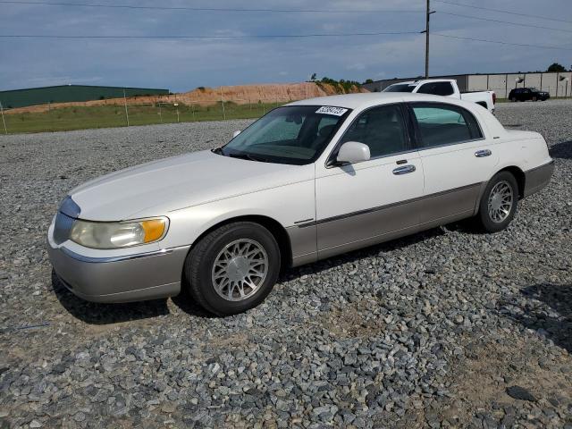 2001 Lincoln Town Car Signature