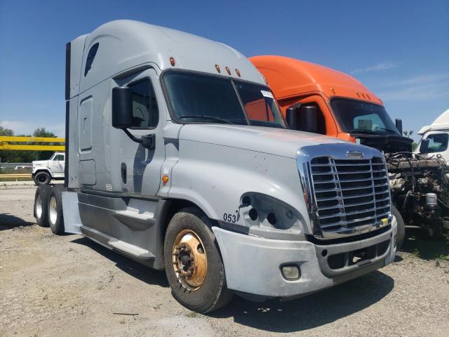 Salvage cars for sale from Copart Dyer, IN: 2015 Freightliner Cascadia 125