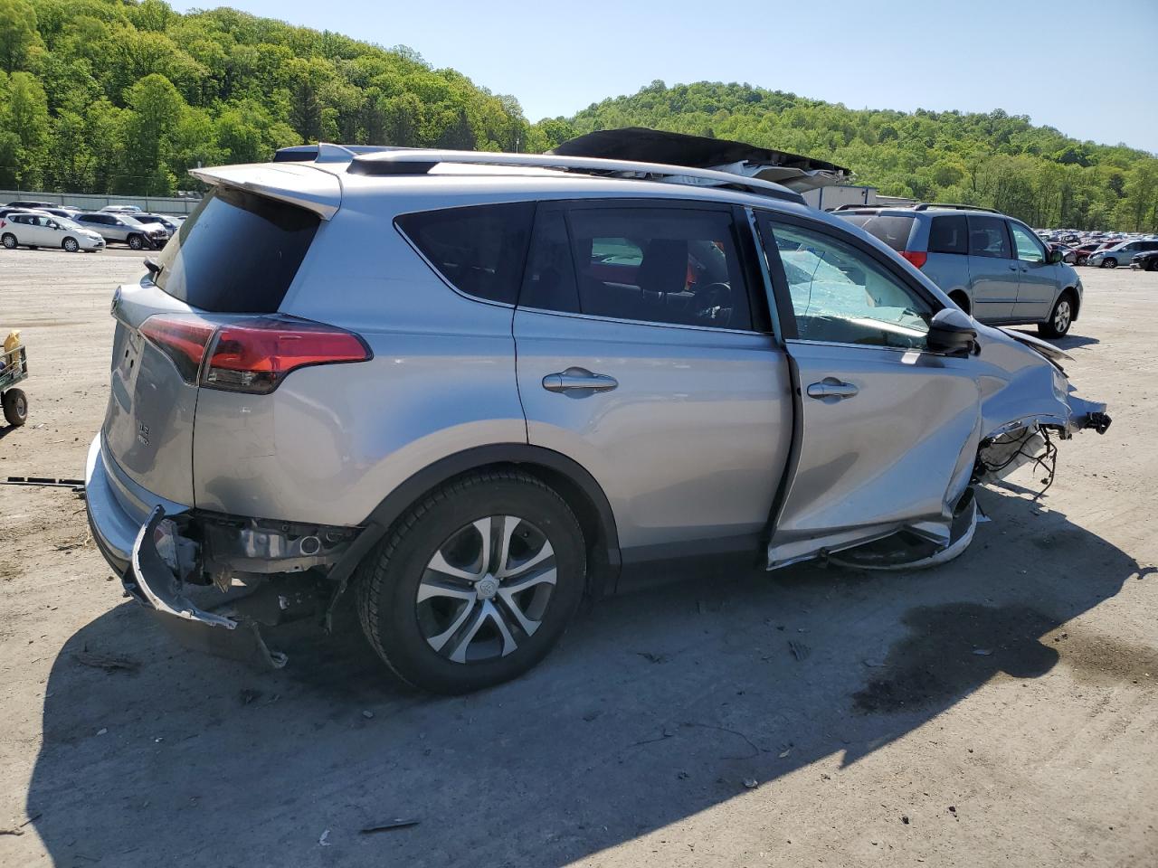 2T3BFREV5HW626862 2017 Toyota Rav4 Le