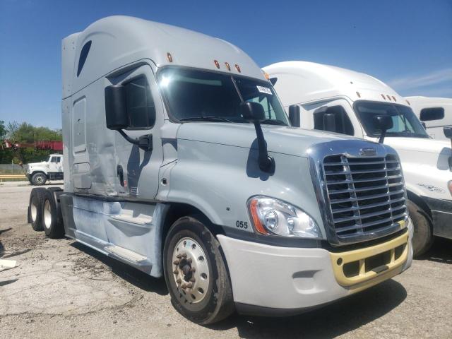 Salvage cars for sale from Copart Dyer, IN: 2015 Freightliner Cascadia 125