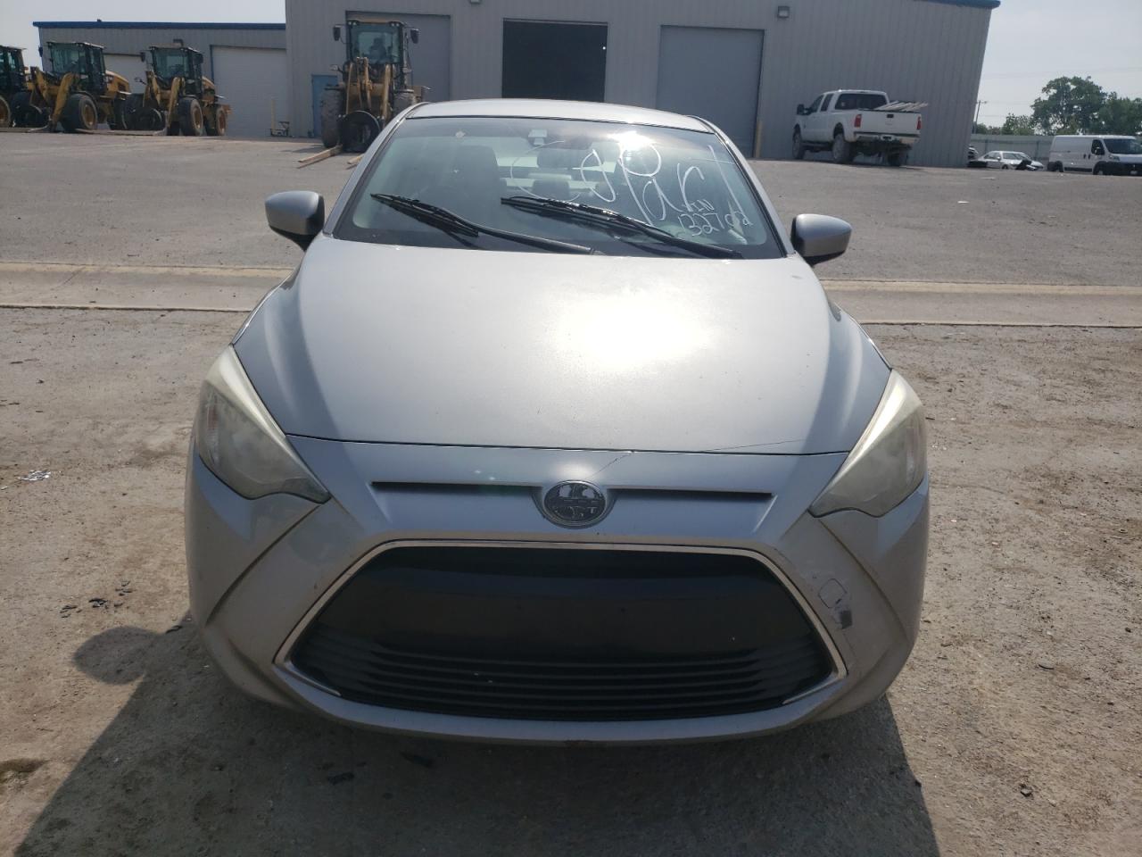 3MYDLBZV4GY132702 2016 Toyota Scion Ia