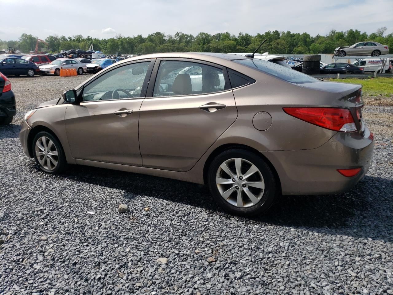 2012 Hyundai Accent Gls vin: KMHCU4AE4CU211908