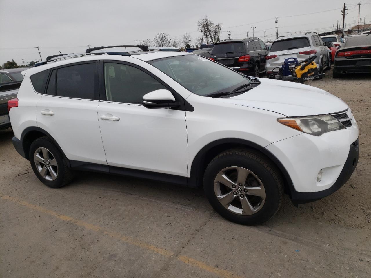 2015 Toyota Rav4 Xle vin: JTMRFREV4FD118052