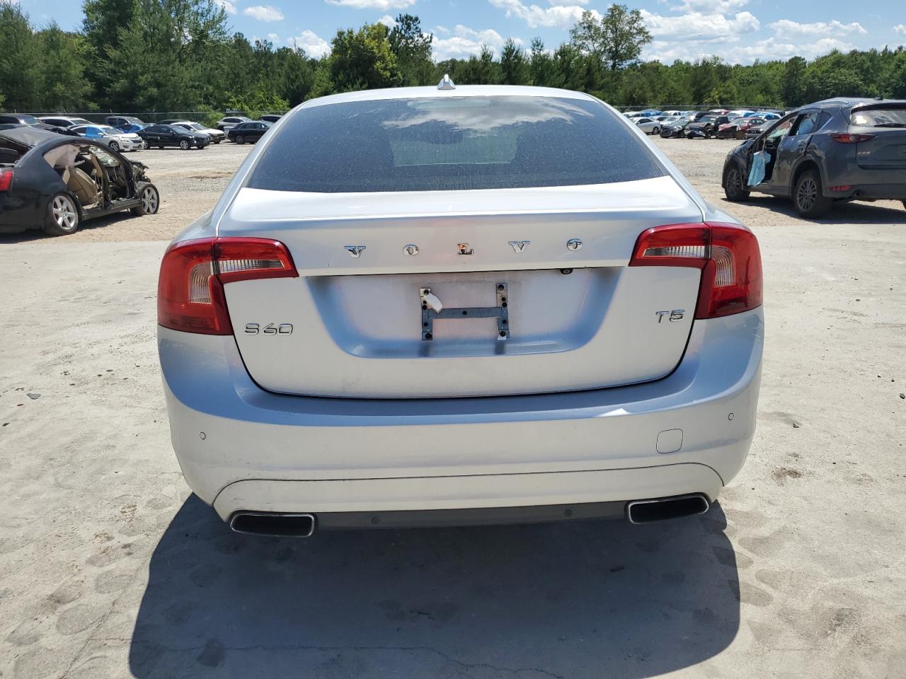 2015 Volvo S60 Premier vin: YV140MFK5F2337577