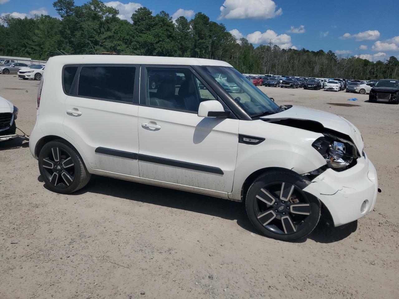 KNDJT2A26B7727337 2011 Kia Soul +