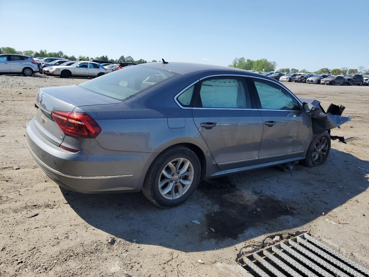 1VWAT7A36HC011833 2017 Volkswagen Passat S