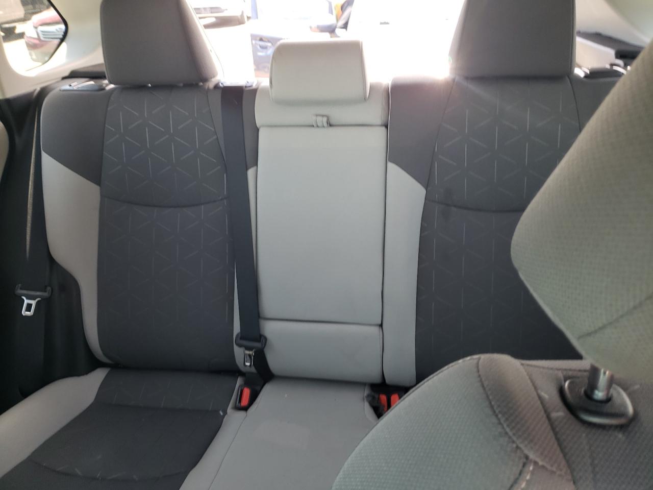 4T3R6RFV1MU008185 2021 Toyota Rav4 Xle