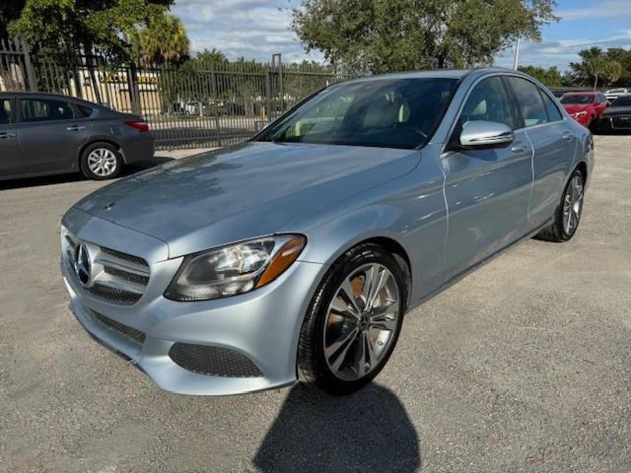 2018 Mercedes-Benz C 300 vin: 55SWF4JBXJU264554