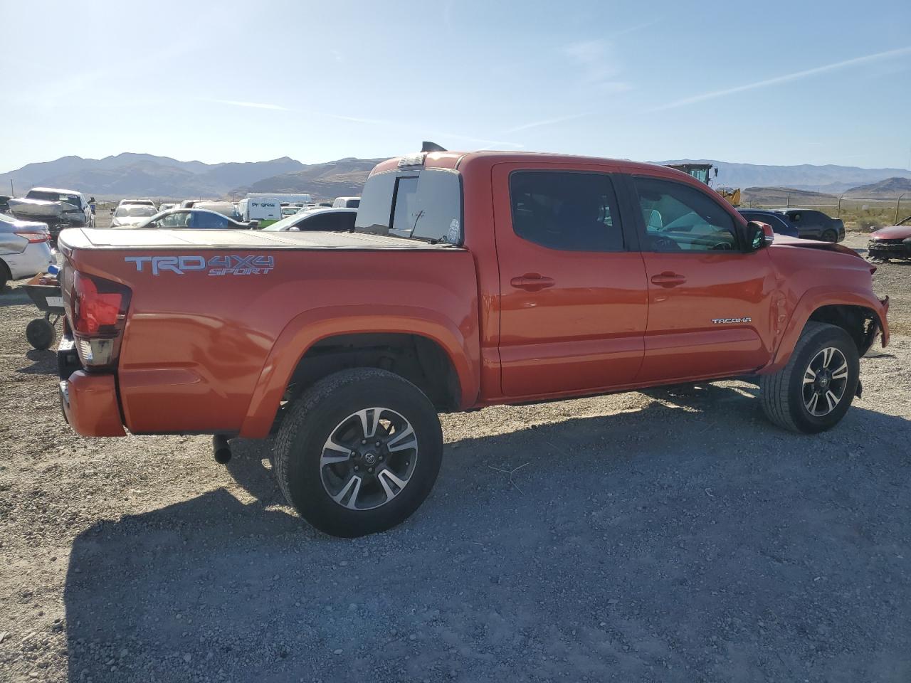 2018 Toyota Tacoma Double Cab vin: 3TMCZ5AN0JM171923