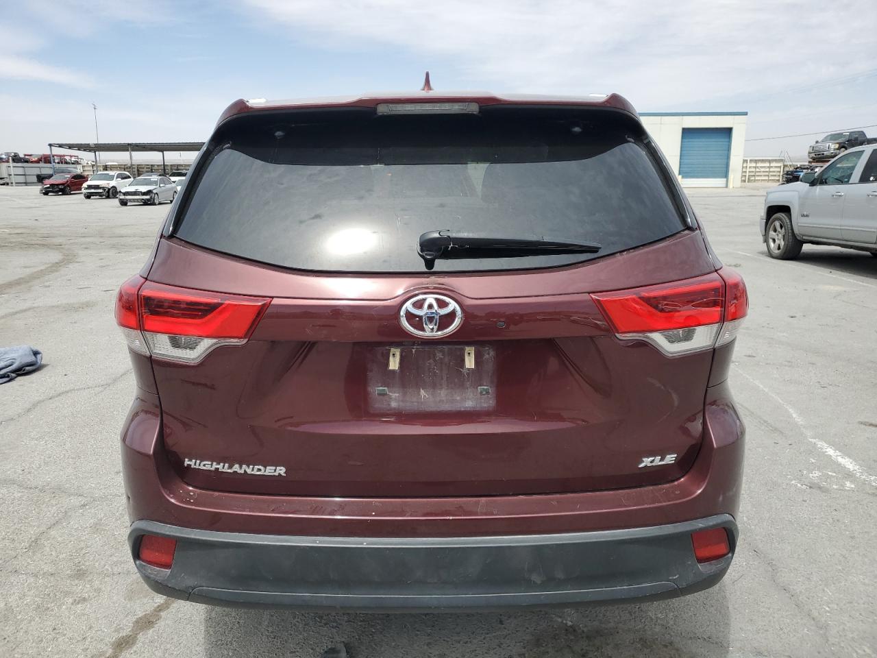 5TDKZRFH0KS335369 2019 Toyota Highlander Se